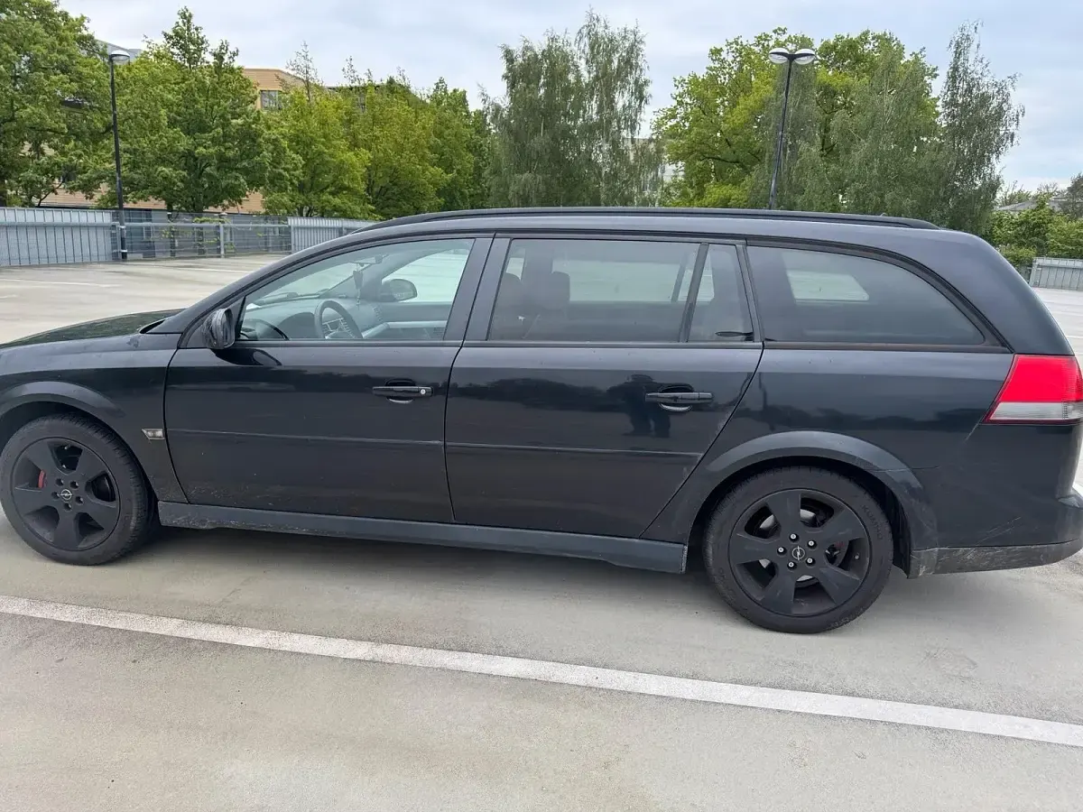 Używany Opel Vectra 120 KM (88 kW) 2004 Czarny Kombi