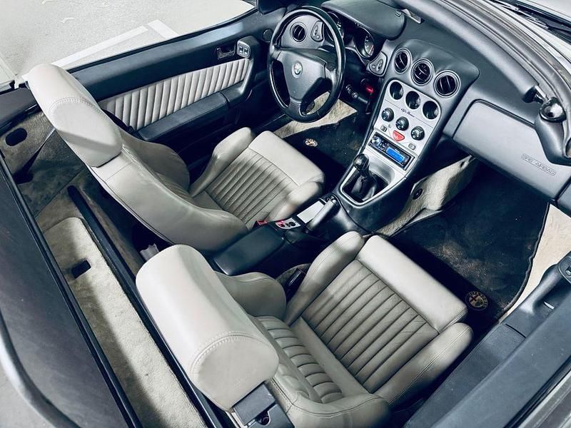 Gebraucht Alfa Romeo Spider 150 PS (110 kW) 2002 Schwarz Cabrio