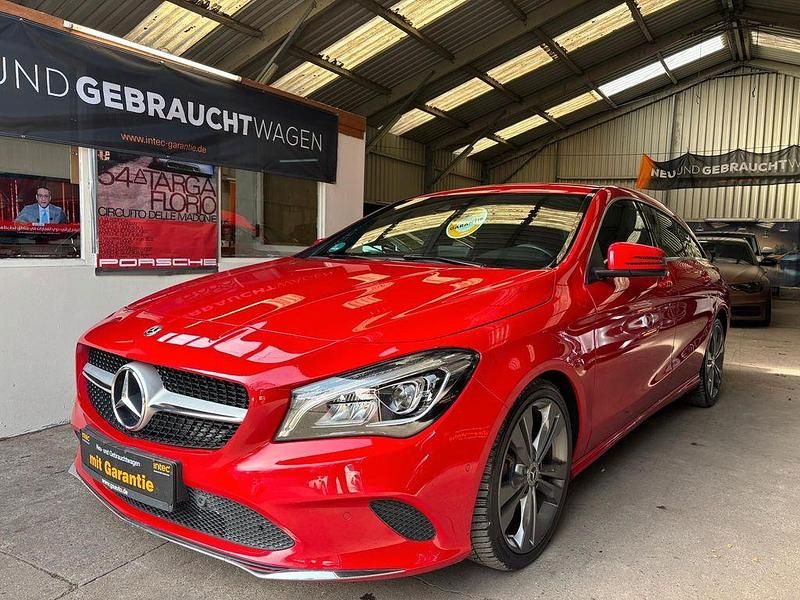Gebraucht Mercedes CLA220 Shooting Brake 184 PS (135 kW) 2018 Rot Kombi