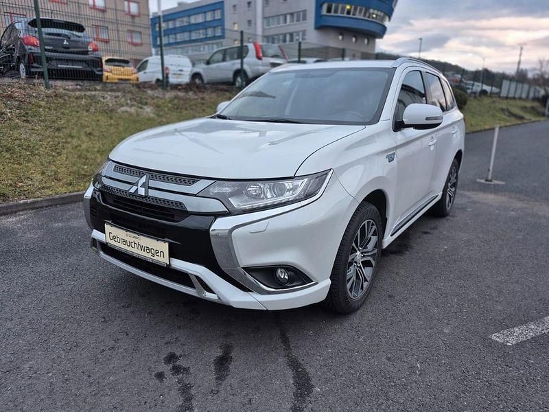 Gebraucht Mitsubishi Outlander P-HEV Basis 135 PS (99 kW) 2021 Weiß SUV