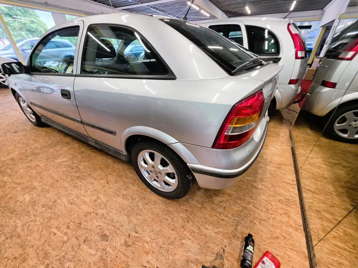 Gebraucht Opel Astra 84 PS (61 kW) 2001 Silber Kleinwagen
