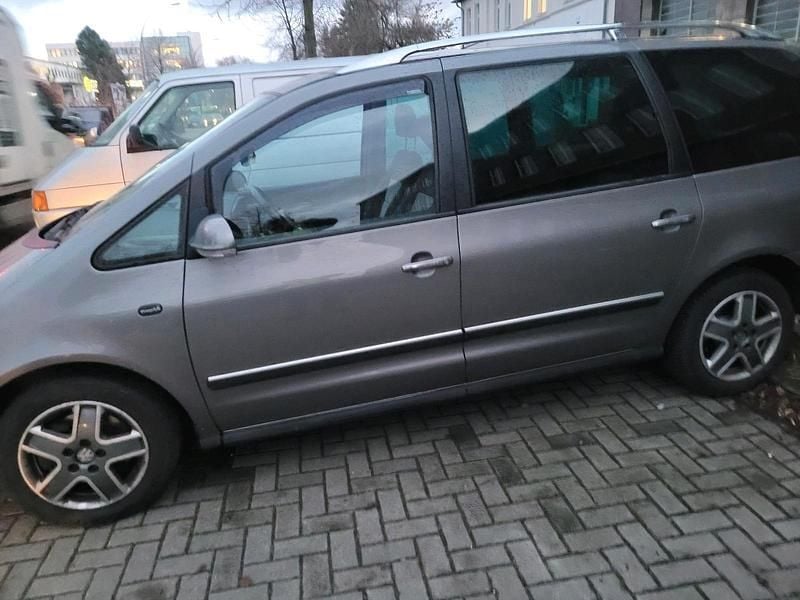 Gebraucht VW Sharan 140 PS (102 kW) 2006 Gold Van / Kleinbus