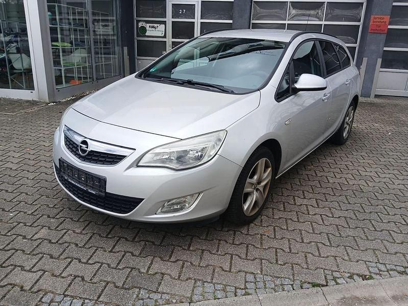 Gebraucht Opel Astra Edition 110 PS (80 kW) 2011 Silber Kombi