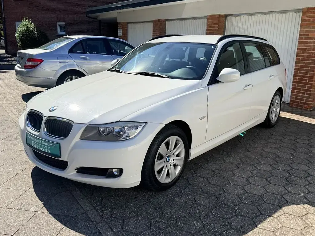 Gebraucht BMW 318 Comfort Edition 143 PS (105 kW) 2012 Weiß Kombi