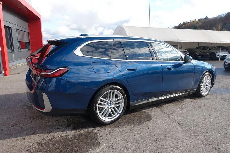 Gebraucht BMW 530e Sport Line 190 PS (139 kW) 2024 Blau Kombi