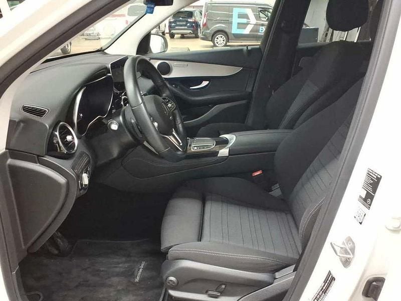Gebraucht Mercedes GLC300e 211 PS (155 kW) 2020 Polarweiß SUV