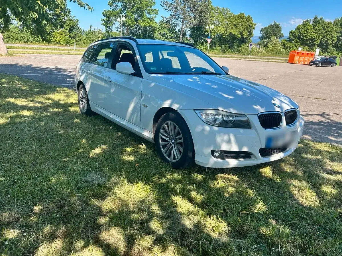 Gebraucht BMW 320 170 PS (125 kW) 2011 Weiß Kombi