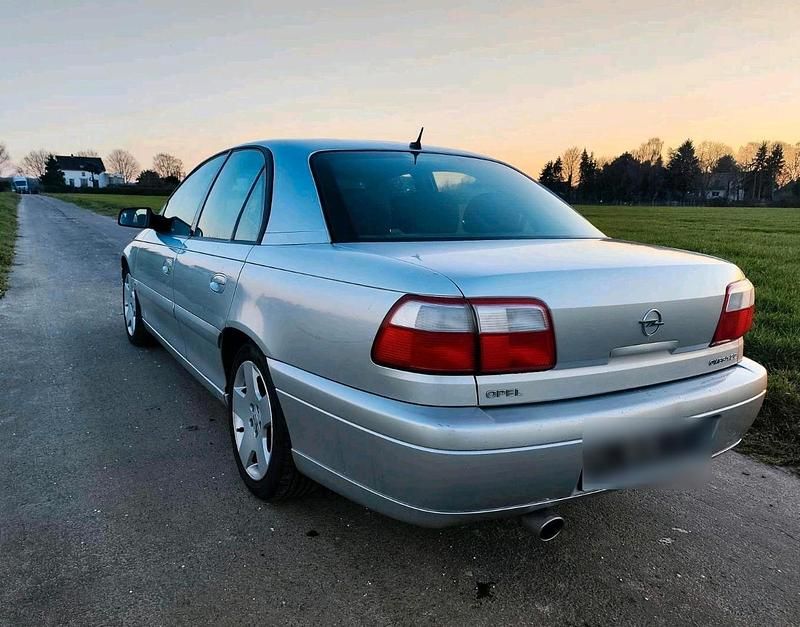 Gebraucht Opel Omega 146 PS (107 kW) 2001 Silber Limousine