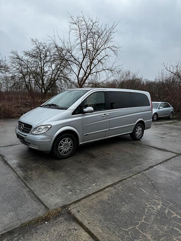 Silber Gebraucht 2005 Mercedes Viano Van / Kleinbus | 7.300 € (Fairer Preis) - Bild 1/4