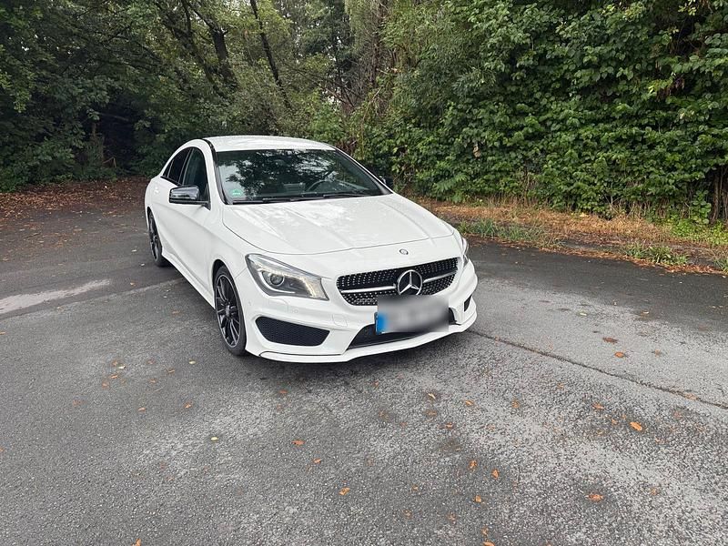 Weiß Gebraucht 2016 Mercedes CLA220 AMG Limousine | 19.250 € (Fairer Preis) - Bild 1/4