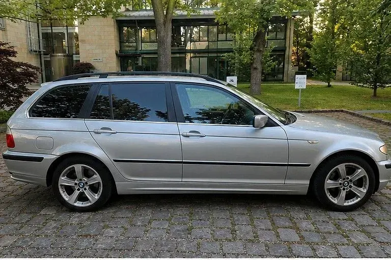 Gebraucht BMW 330 231 PS (169 kW) 2001 Silber Kombi