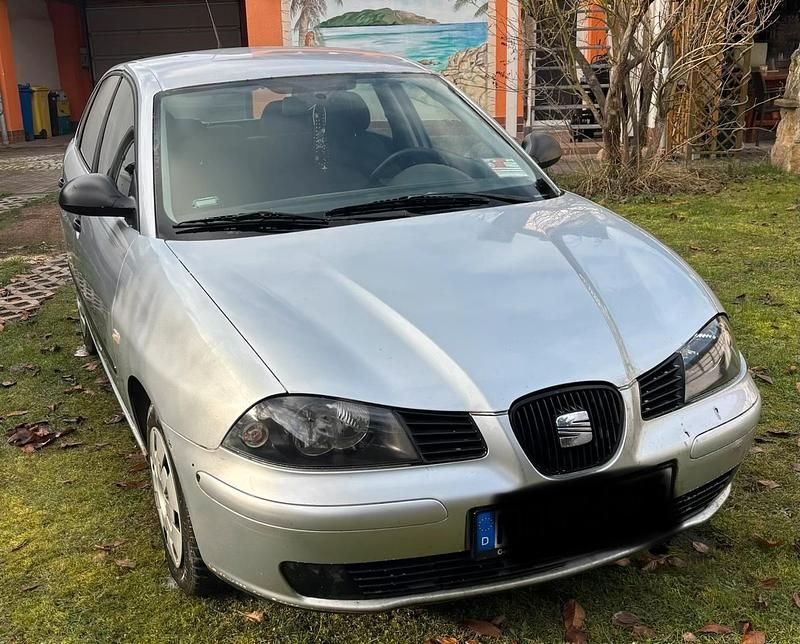 Silber Gebraucht 2004 Seat Ibiza Limousine | 1.800 € (Etwas zu teuer) - Bild 1/4