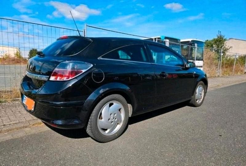 Gebraucht Opel Astra GTC Edition 140 PS (102 kW) 2009 Schwarz Limousine