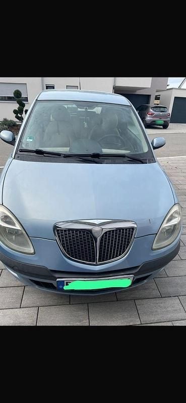Second-hand Lancia Ypsilon 60 CP (44 kW) 2006 Albastru Hatchback