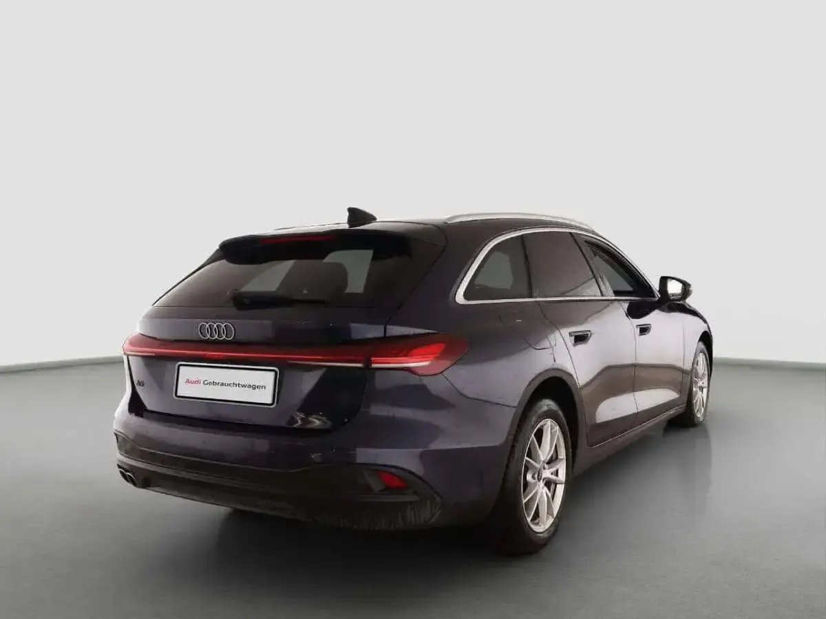Second-hand Audi A5 Sport 204 CP (150 kW) 2025 Albastru Break