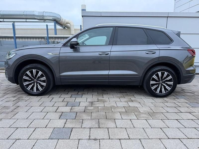 Gebraucht VW Touareg 231 PS (169 kW) 2021 Siliziumgrau metallic SUV