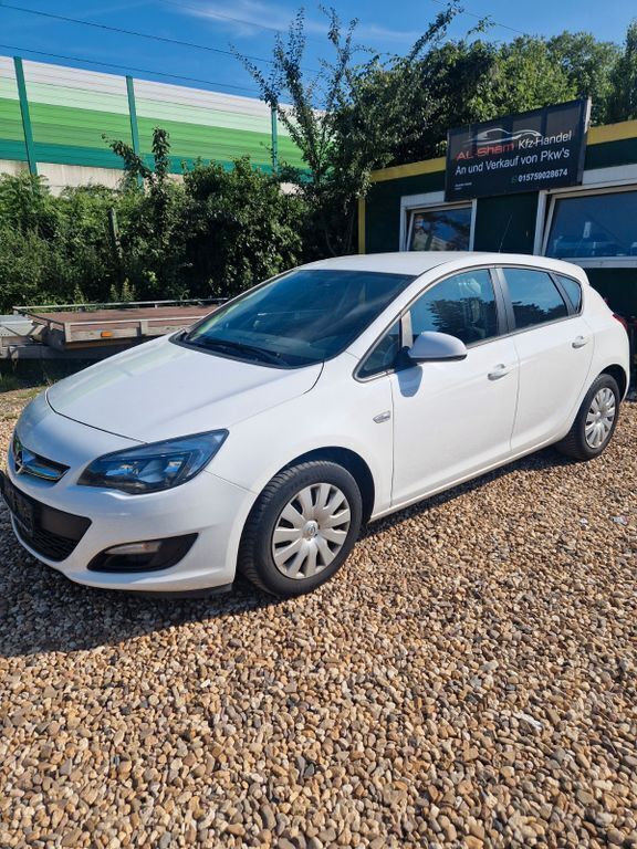Weiß Gebraucht 2015 Opel Astra Selection Limousine | 5.950 € (Superpreis) - Bild 1/4