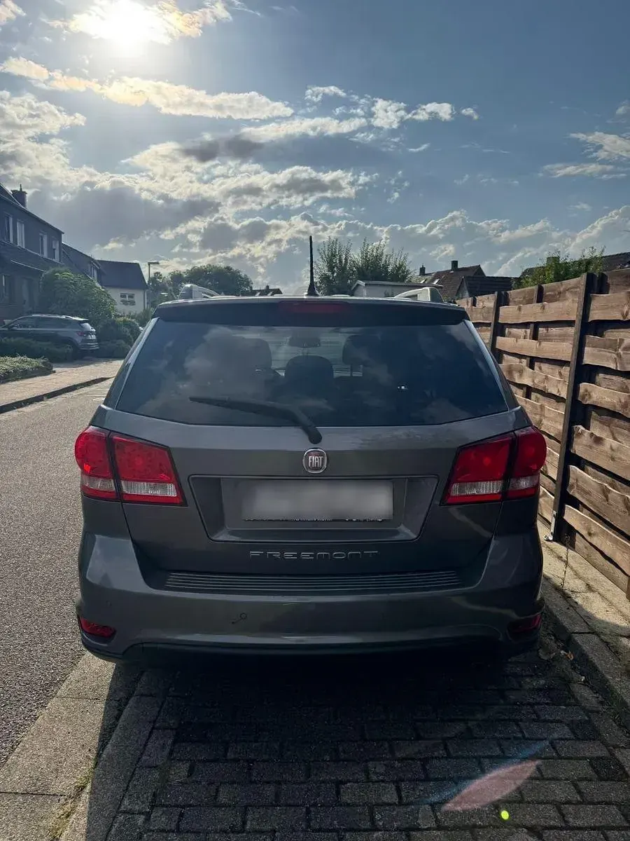 Gebraucht Fiat Freemont 140 PS (102 kW) 2012 Silber SUV