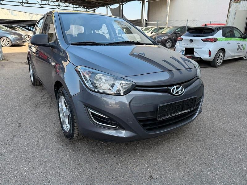 Gebraucht Hyundai i20 Classic 86 PS (63 kW) 2015 Grau Kleinwagen