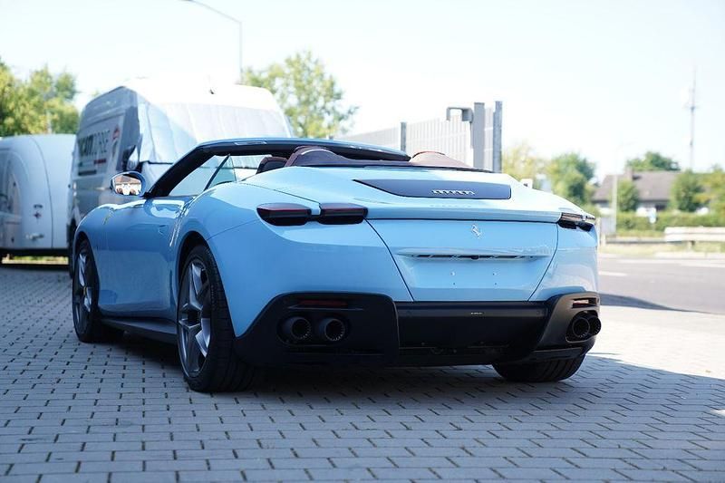 Neu Ferrari Roma 620 PS (456 kW) 2025 Blau Coupé