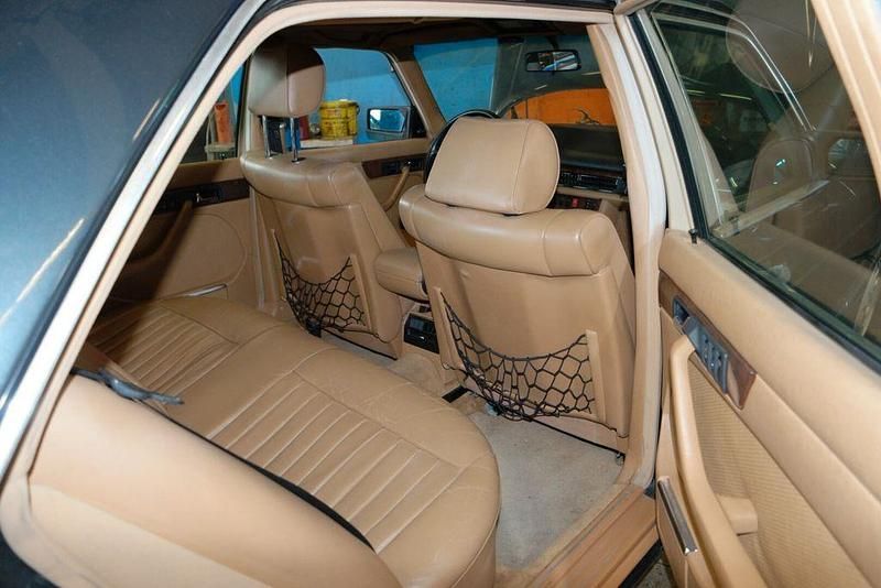 Gebraucht Mercedes 560 299 PS (219 kW) 1986 Schwarz Limousine