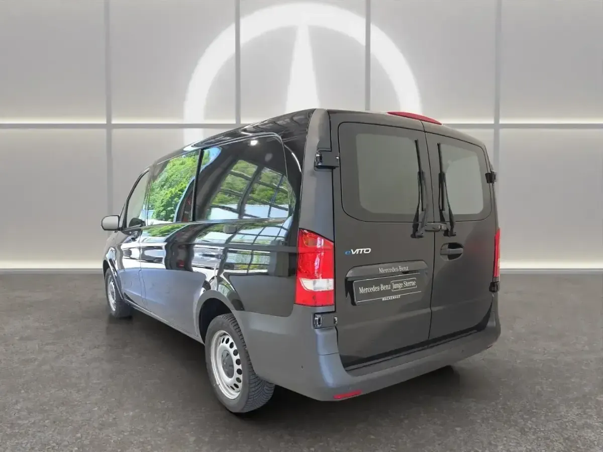 Gebraucht Mercedes e-Vito 85 kW (116 PS) 2023 Schwarz Van