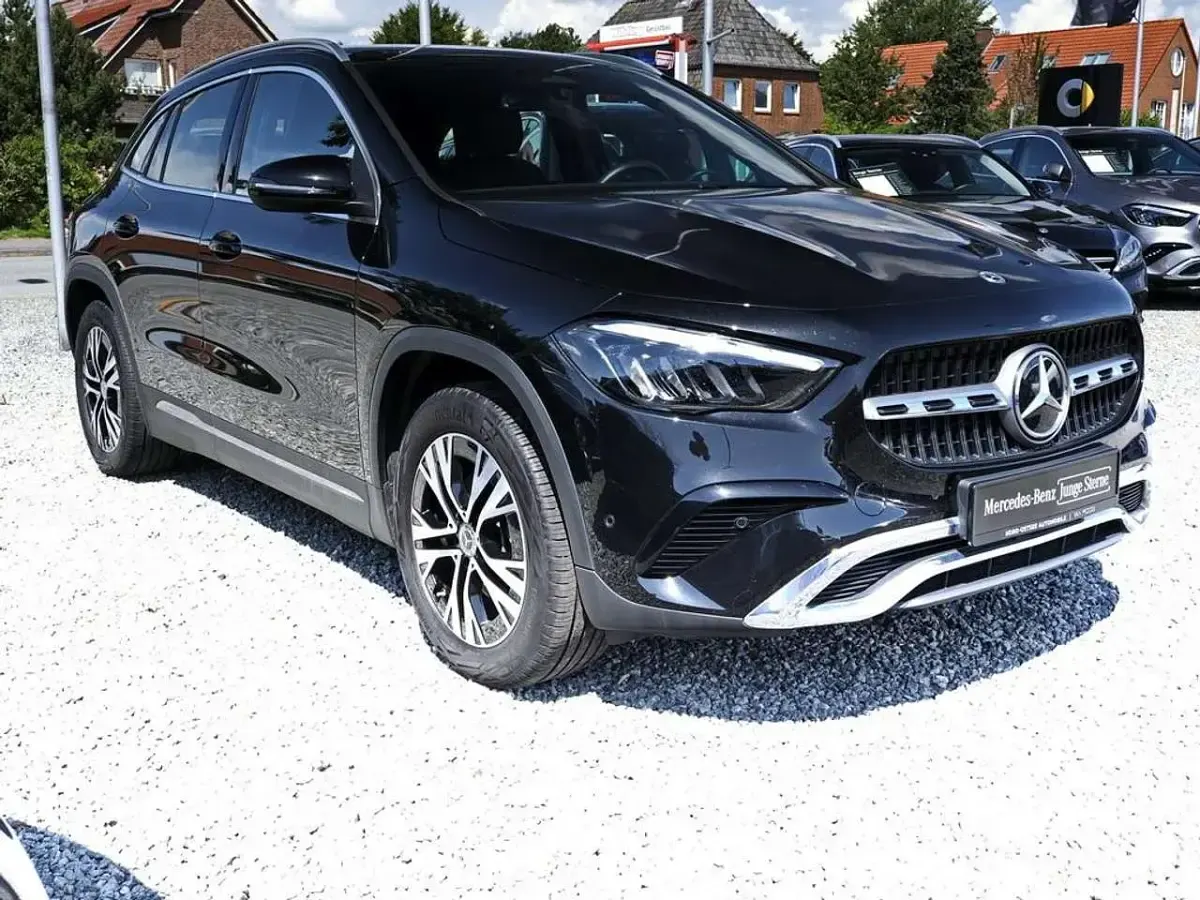 Gebraucht Mercedes GLA200 Progressive 150 PS (110 kW) 2025 Schwarz SUV