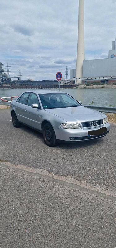 Silber Gebraucht 2000 Audi A4 Limousine | 1.650 € (Fairer Preis) - Bild 1/4