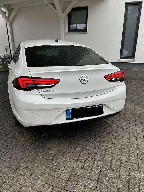 Gebraucht Opel Insignia Innovation 165 PS (121 kW) 2020 Weiß Kleinwagen