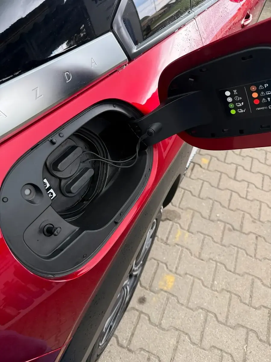 Gebraucht Mazda MX30 170 PS (125 kW) 2024 Rot SUV