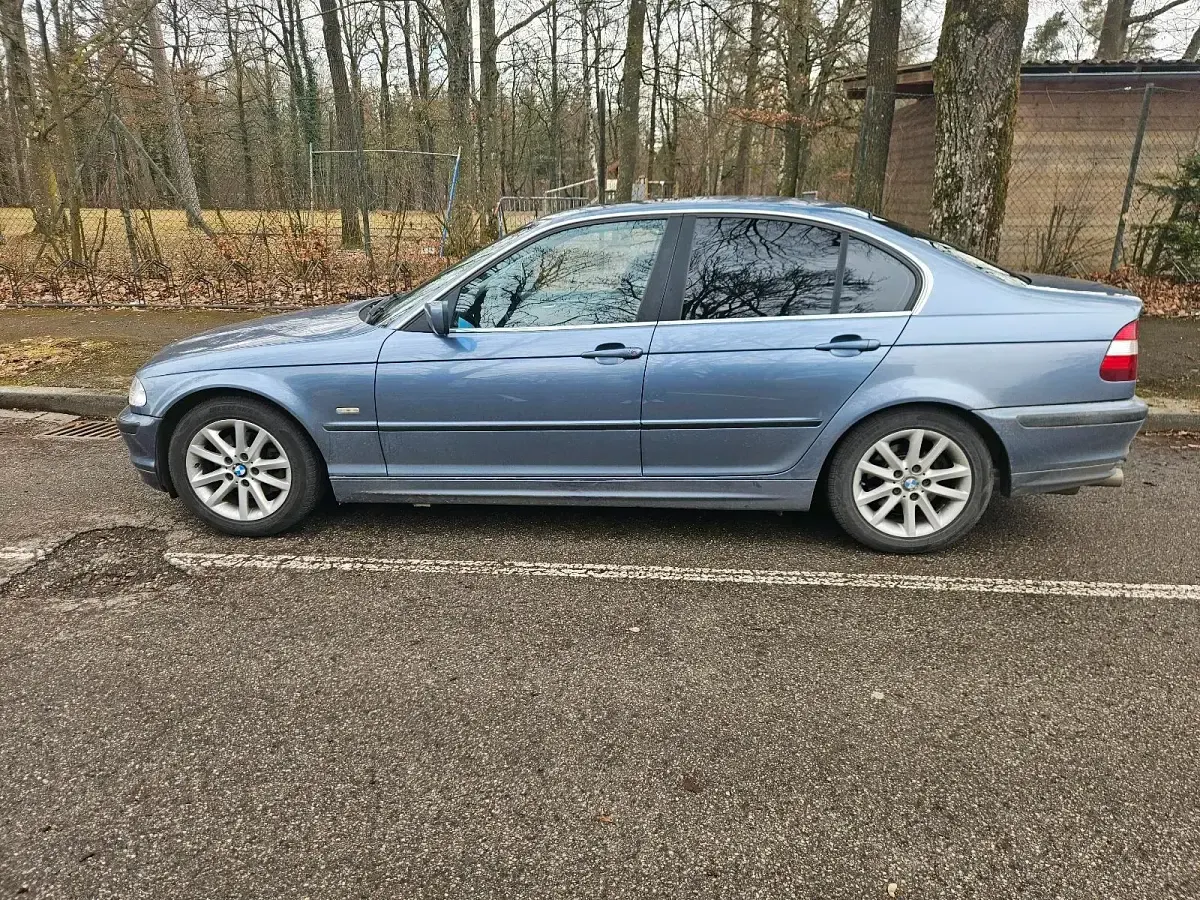 Gebraucht BMW 325 Sport Line 192 PS (141 kW) 2001 Blau Limousine