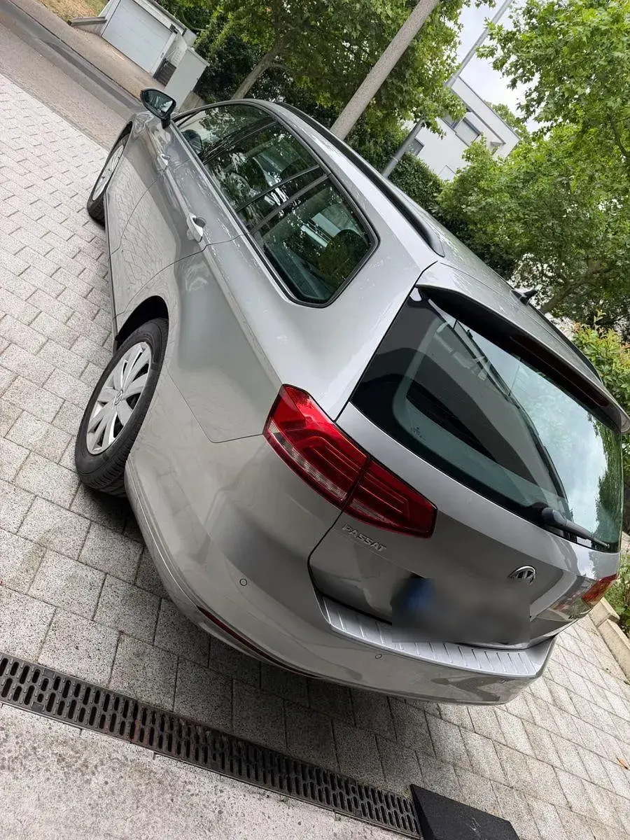 Gebraucht VW Passat 120 PS (88 kW) 2016 Grau Kombi