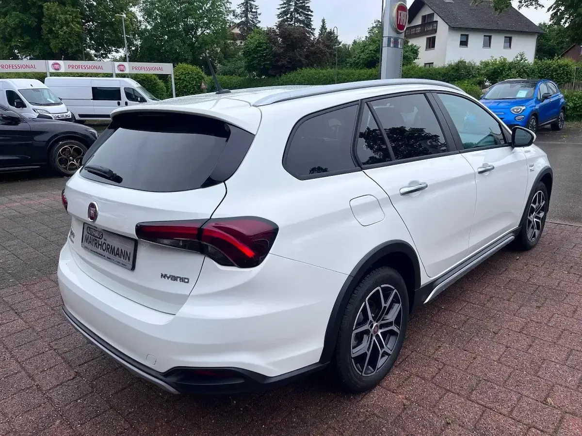 Gebraucht Fiat Tipo Cross 131 PS (96 kW) 2023 Weiß Kombi
