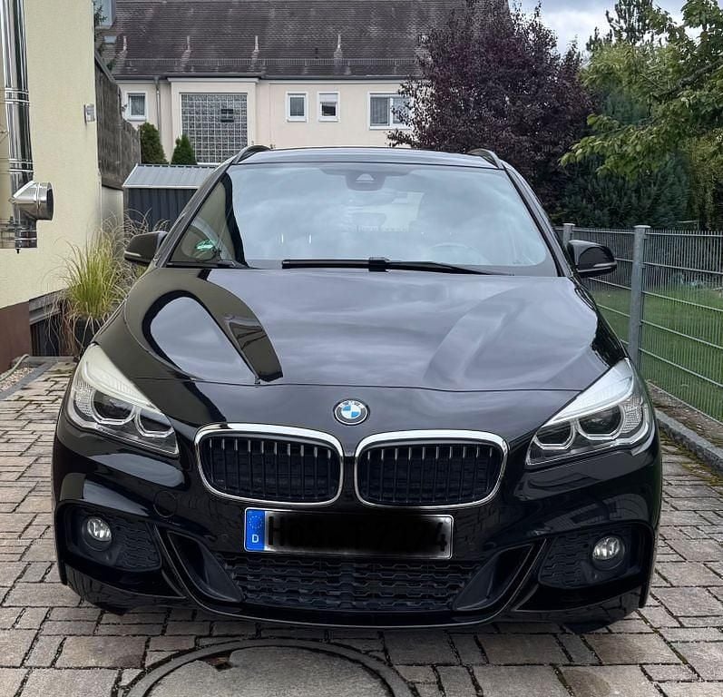 Schwarz Gebraucht 2017 BMW 220 Active Tourer M Sport Van / Kleinbus | 15.850 € (Superpreis) - Bild 1/4