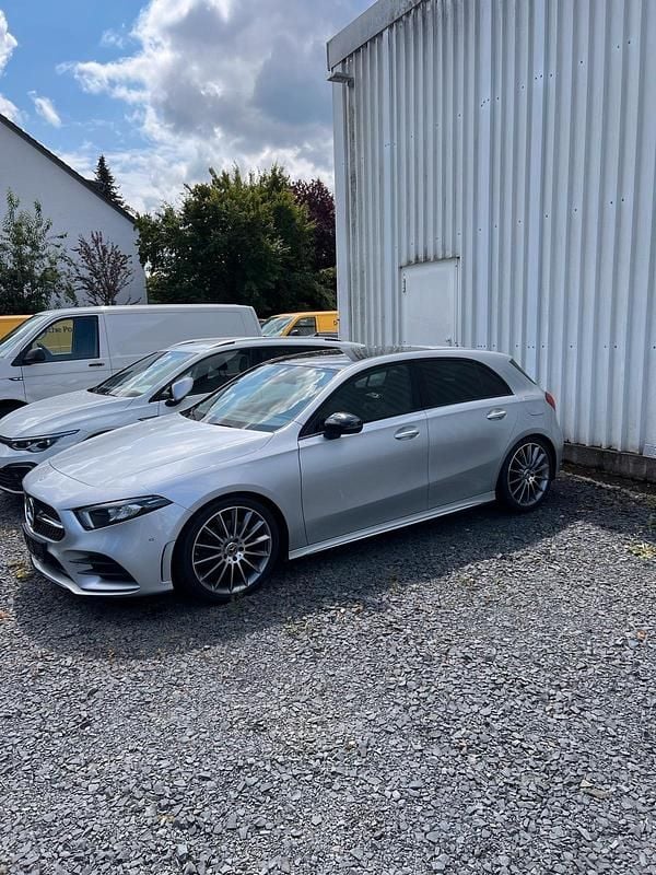 Silber Gebraucht 2020 Mercedes A250 Kleinwagen | 28.800 € (Fairer Preis) - Bild 1/4