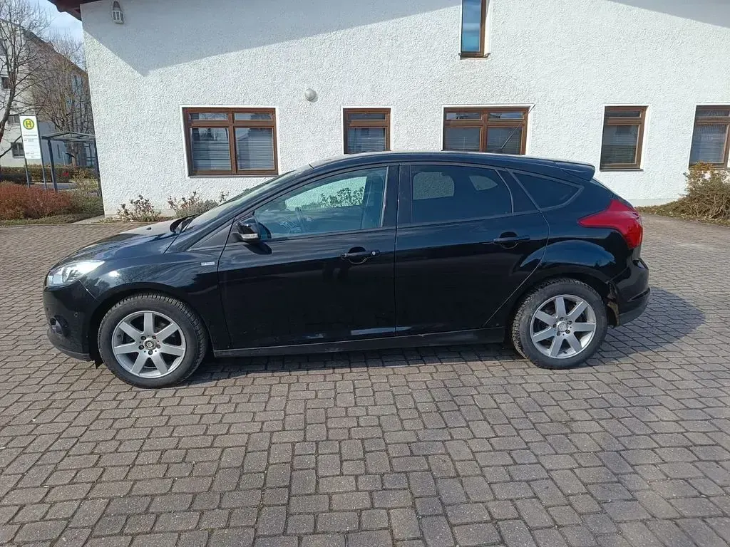 Gebraucht Ford Focus Champions Edition 125 PS (91 kW) 2013 Schwarz Limousine