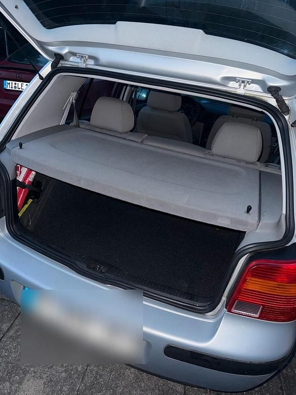 Second-hand VW Golf IV 75 CP (55 kW) 1999 Argintiu Hatchback