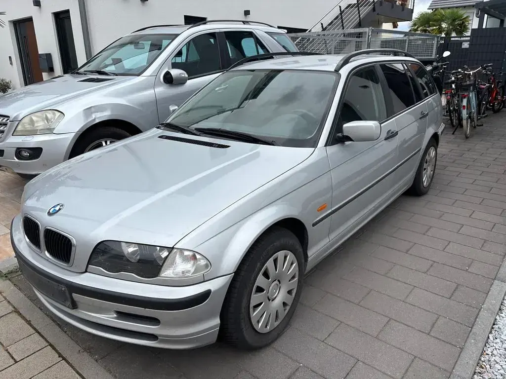 Gebraucht BMW 320 136 PS (100 kW) 2001 Silber Kombi