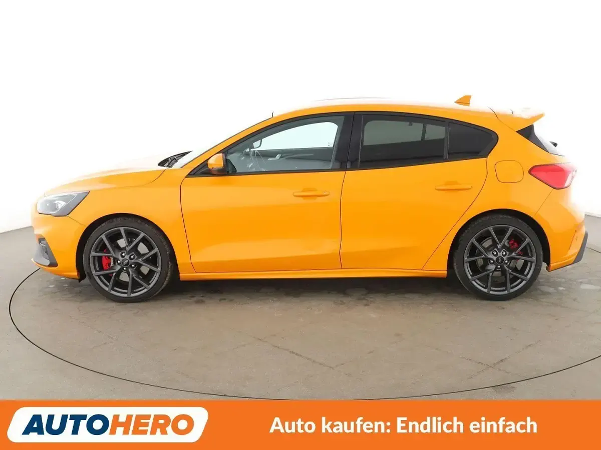Używany Ford Focus ST 280 KM (205 kW) 2020 Pomarańczowy Sedan/Limuzyna