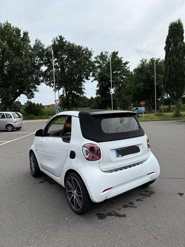 Weiß Gebraucht 2015 Smart ForTwo Cabrio Cabrio | 15.999 € - Bild 1/4