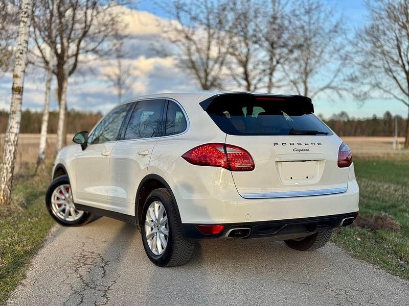 Second-hand Porsche Cayenne 300 CP (220 kW) 2012 Alb SUV