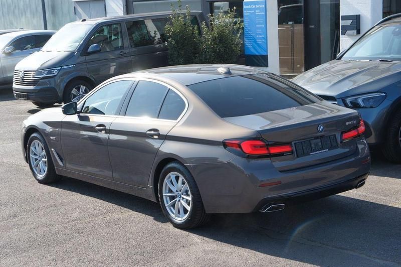 Gebraucht BMW 530e 292 PS (214 kW) 2022 Grau Limousine