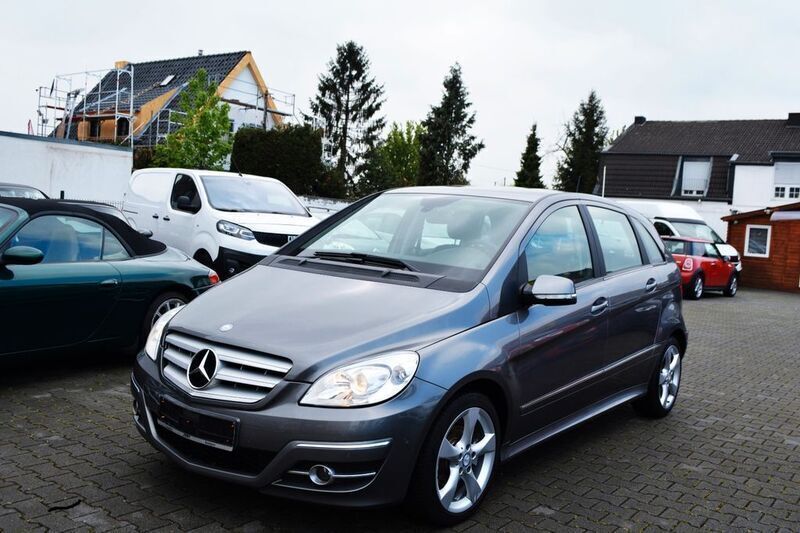 Grau Gebraucht 2010 Mercedes B200 Van / Kleinbus | 6.490 € (Fairer Preis) - Bild 1/4