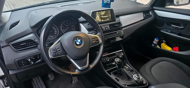 Gebraucht BMW 218 Active Tourer 150 PS (110 kW) 2015 Weiß Van / Kleinbus