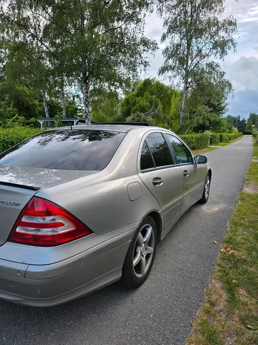 Gebraucht Mercedes C180 143 PS (105 kW) 2007 Silber Limousine