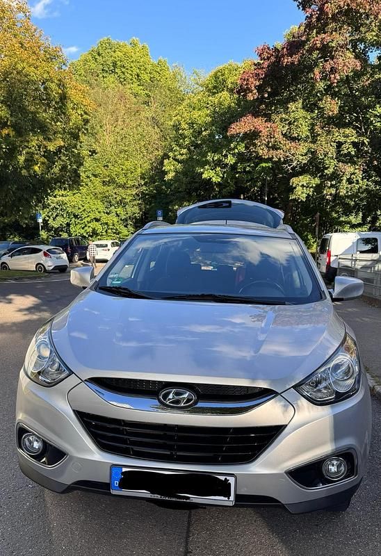 Silber Gebraucht 2013 Hyundai ix35 Comfort SUV | 9.800 € - Bild 1/4