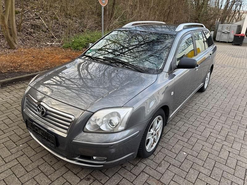 Grau Gebraucht 2004 Toyota Avensis Sol Kombi | 1.999 € (Guter Preis) - Bild 1/4