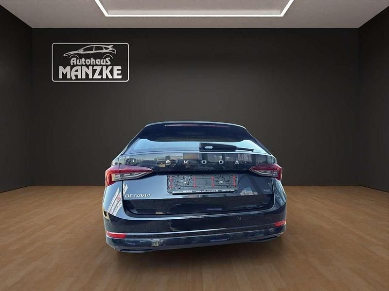 Gebraucht Skoda Octavia Style 150 PS (110 kW) 2023 Schwarzmagic perleffekt Kombi