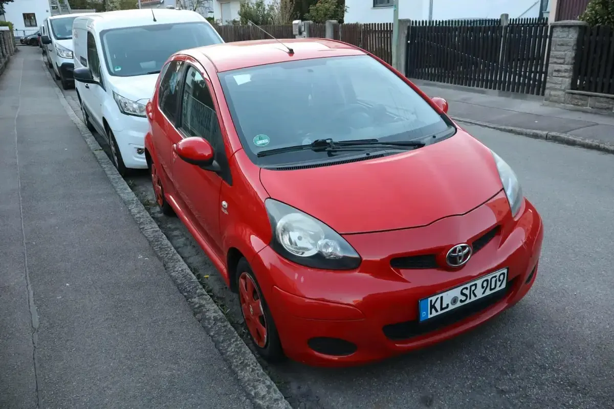 Second-hand Toyota Aygo 68 CP (50 kW) 2009 Roșu Hatchback
