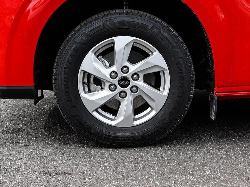 Neu Ford Tourneo Trend 136 PS (100 kW) 2025 Rot Van / Kleinbus